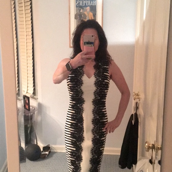 NWT flattering ivory and black sleeveless dress - Picture 3 of 9